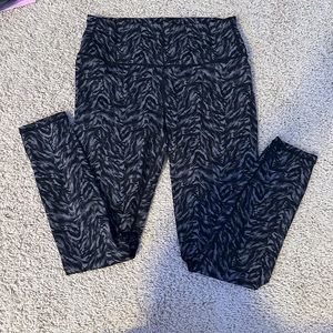 Evereve black design leggings
